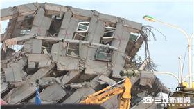 維冠金龍大樓搜救現場