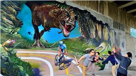 網友嚴選！河濱公園mix裝置藝術的完美結合！
圖／翻攝自網路溫度計