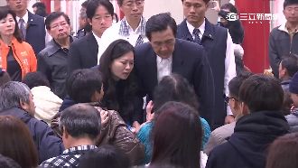 「搜救可快一點嗎？」家屬跪求馬總統