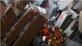 0206大地震、南台灣、台南、維冠、救災、救援（圖／路透社／達志影像）