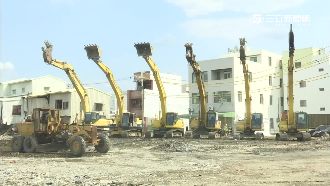 救災結束！「大鋼牙」舉手向亡者致哀