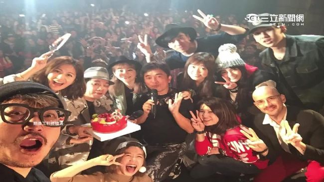 曹西平開唱，演藝圈好友包括吳宗憲、LULU、KID等藝人都到場力挺。（圖／翻攝自臉書）