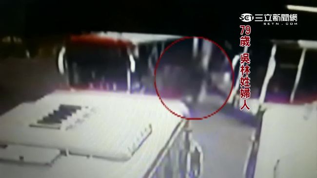 司機忘拉手煞車　公車後滑輾斃老婦