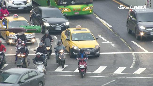 汽機車全天開頭燈　這些地方已實施