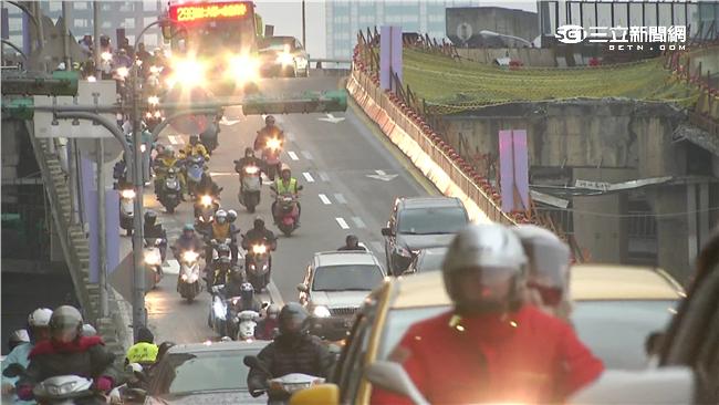 車流回籠！忠孝橋進行號誌調整因應