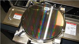 晶圓,晶圓廠 ▲圖／攝影者spader, flickr CC License (https://www.flickr.com/photos/cmag/538903187/)