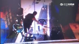 用餐手機忘了拿　隔壁客人摸走辯好心