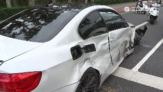 BMW打滑！撞翻韓團巴士10人受傷