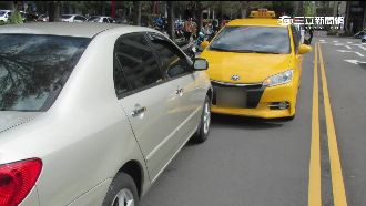 駕駛突心肌梗塞休克　逆撞小黃後不治