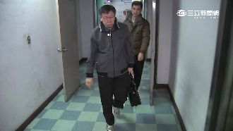 有心事？其實柯文哲爬樓梯都在...