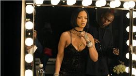 Rihanna臉書
