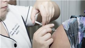 打針
翻攝
https://www.flickr.com/photos/umag/17123272636/in/photolist-s68foy-77ReGr-ai8WFF-gojZJJ-agFdaq-6jjvRF-6hXVY6-6hXHKF-89K1Xt-6iBpMM-e39Kb4-6mjnWM-rQXXka-bpcNEq-6iWr2f-9Urs7-6vWye9-6iwJMK-dKG3TC-6hPyJL-6iBm6M-6mouzh-6mjqPc-73Qte5-6TNHjh-7ai6jh-inMHoy-ai9AHz-atdN6H-6iFxjo-7iA7tq-q8ov6P-atdN8k-6hXSMc-6jdTwf-6jjUMj-aULoqi-6iE6gz-6ieVR9-6iLda8-q99zhb-6p2Nb4-aTw8wT-5VWDvR-6jwmw6-aQTbwz-6iop5Z-6hXQAM-cHXC1Y-rkemuu
