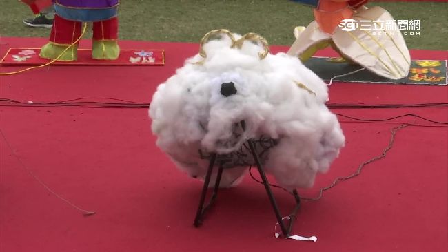 福祿猴救援者加一　這團棉花花燈是…