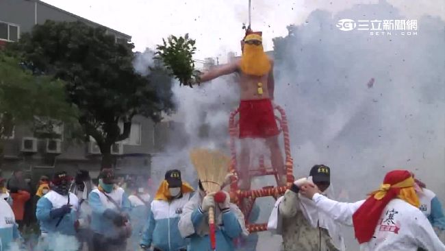 一炸見紅！台東炸寒單　市長額頭濺血