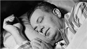 黴菌可能引發呼吸道與肺部疾病
http://www.dailymail.co.uk/health/article-3448403/The-hidden-fungus-pillows-trigger-incurable-lung-infection.html