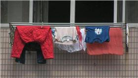 國旗,晾衣服,曬衣服／翻攝自爆廢公社