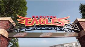 樂天金鷲中文廣告(擷取自Youtube)