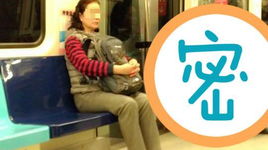 搭捷運竟「自備座位」　讓乘客都傻了