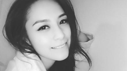 女神新歡？阿嬌甜摟斯文眼鏡男逛賣場