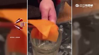 紙巾攪拌50秒　橘子汽水竟變透明