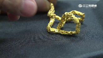 遊客警局借廁所　竟留10萬「黃金」