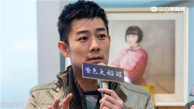 施易男拍戲都靠媽　一句一句搞定台詞