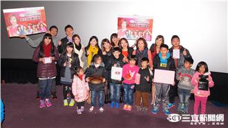 鬧元宵！財經台主播伴家扶孩童電影趣