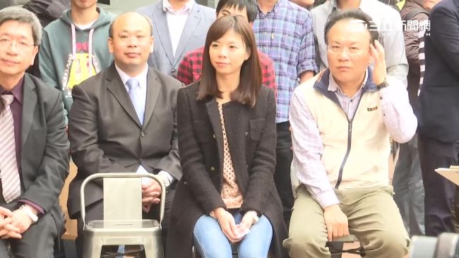 洪慈庸避談緋聞　強調「重心在立院」
