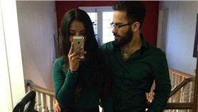 太太幫先生橋約會
翻攝自每日郵報
http://www.dailymail.co.uk/femail/article-3449444/Husband-struggled-pick-women-Tinder-asks-WIFE-profile-s-inundated-offers.html