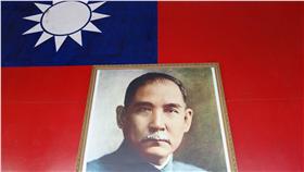 王定宇擬廢除國父遺像
圖/翻攝自slayer Flickr
https://www.flickr.com/photos/darkensiva/7676621704/in/photolist-4D16Co-dgmEEi-55Zn33-55V9Dp-8fLcv9-pNMKVa-4CVRhR-4CVRgH-4D16uy-6vWuDt-55VaND-55ZnsJ-55Vav8-55ZmRs-55V9Uc-55V9pT-55V97V-55V8Qn-5TDNh2-4a8xCc-axtRJz-8o1xpV-9dozWB-cGmGbC-8fLvmJ-dnfBhd-dnfyaP-dnfxUi-dnfxBD-dnfA9N-dnfx4t-dnfzxo-dnfzh9-dnfweM-dnfvYa-dnfvFF-dnfvoa-dnfv5z-dnfuLR-dnfub4-dnftUF-dnfwkw-dnftmM-dnfnmf-dnfnfb-dnfvPC-dnfsRi-dnfsAX-4p3wqD-5TYvh1