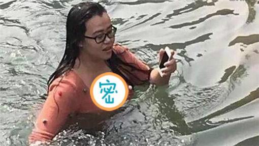 巨乳妹跳龍潭　只為救iPhone5