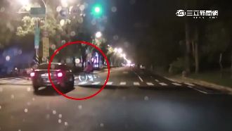 違規穿越馬路遭撞飛　單車少女命危