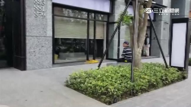建商敲牆後急修補　住戶怕成維冠翻版