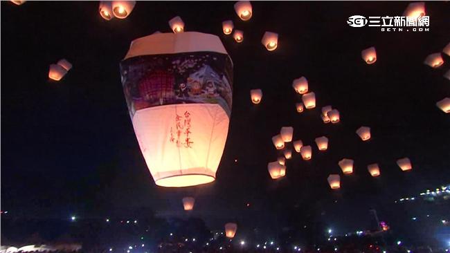 圖／平溪天燈節壓軸　百盞天燈齊升空
