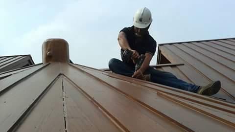 徒手挖大體　台灣阿肥救災不收酬勞