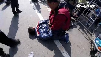 驚見「熊」壯警追趕　通緝犯嚇到腿軟