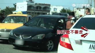 超車不成前輪爆胎　男攔車毆運將出氣