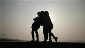 情侶,姐妹,姑嫂／翻攝自百度