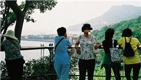 陸客/flickr-Lordcolus
(https://www.flickr.com/photos/lordcolus/3602210264/in/photolist-fJCpdB-8Hw5b7-axYvQe-9NXraN-6ujgBw-4Zxi9g)