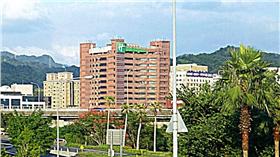 深坑假日飯店  圖/翻攝自Google街景圖