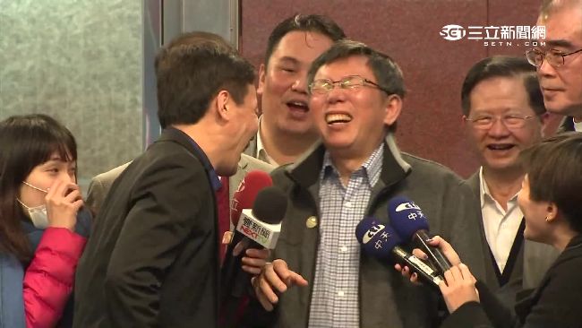 佩琪知道嗎？柯文哲和她共喝一杯酒