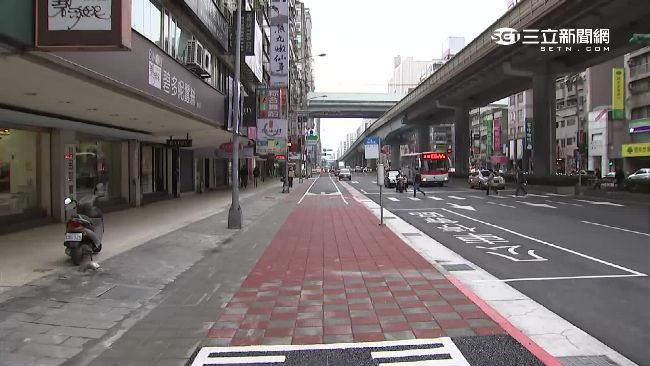 中山北路、松江路自行車道　柯P喊卡