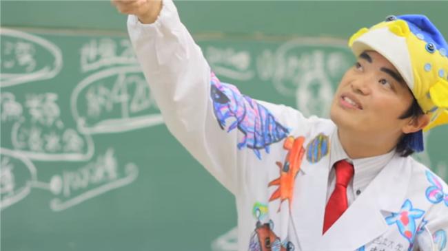 只有高中學歷　他被大學聘請當副教授