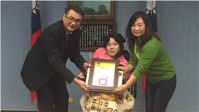 總統教育獎主題曲　漸凍人李怡潔獲獎