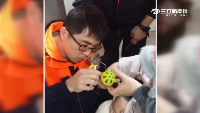 1歲童玩手搖鈴卡洞大哭　阿嬤也嚇壞