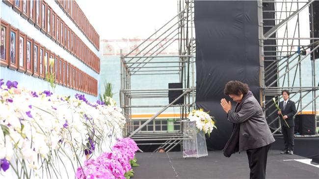 追思頻拭淚　陳菊：在黑暗中才知光明