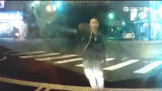 惡煞站路中搶車不成　竟開空氣槍掃射