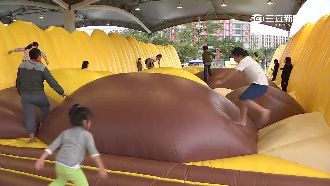 一般路跑不夠看　「氣墊障礙賽」正夯