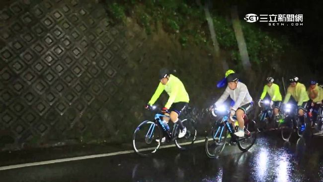 雨中一路相伴！這些人是柯P前進動力