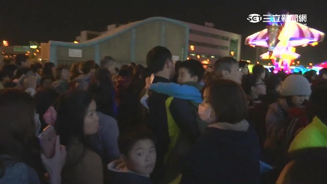 百萬人塞爆燈會　拆柵欄、破壞狀況多